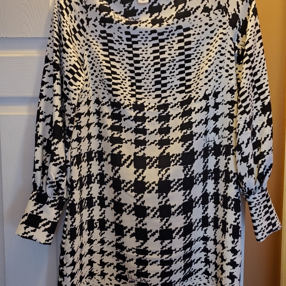 Dress - Picture 4 of 4